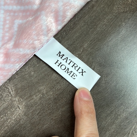 🎁4/$25 - MATRIX HOME minky soft pink baby blanket - Picture 8 of 10